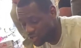 美媒爆料美队被打视频,美媒揭秘震撼一幕